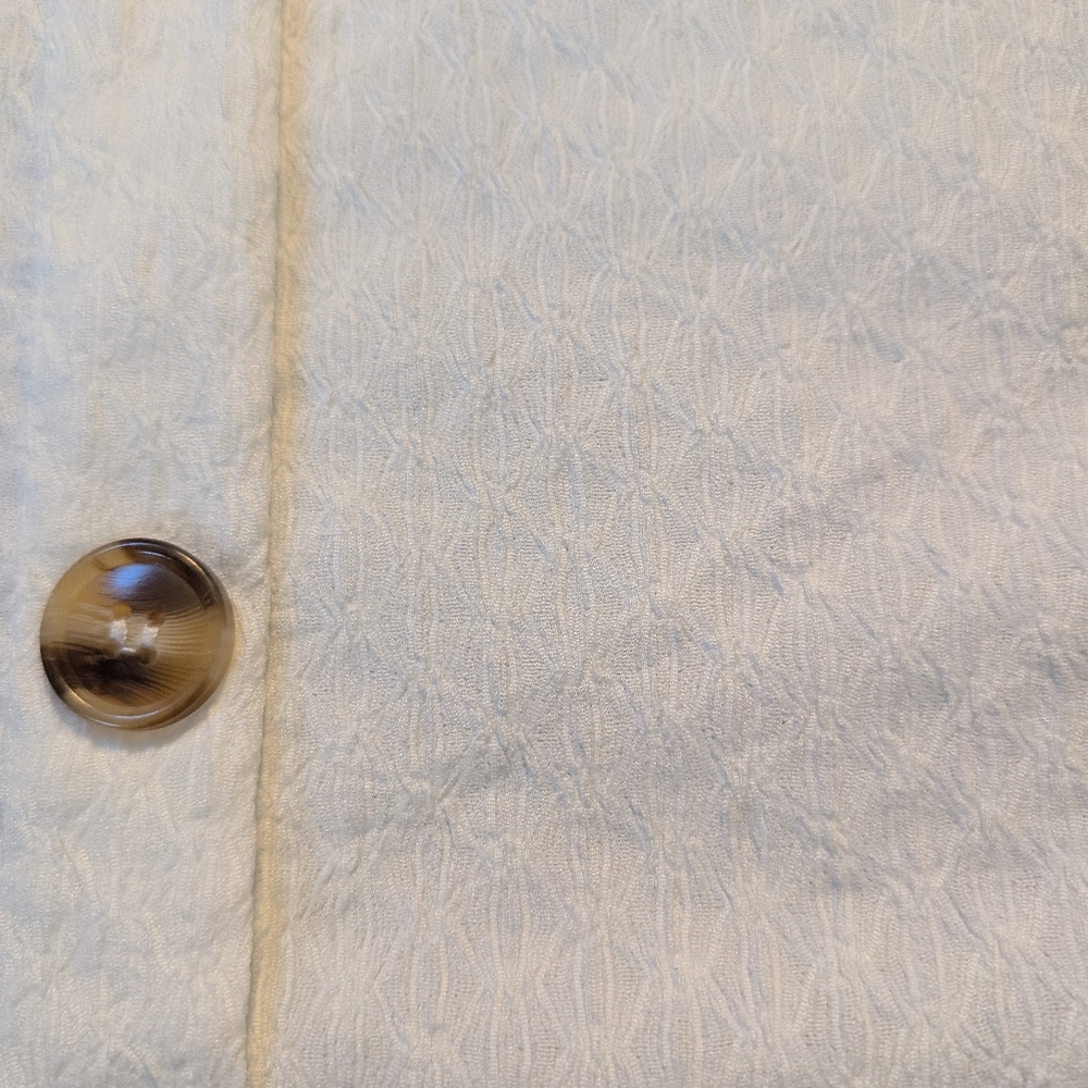 Cream Button Shell - Picture 7 of 7